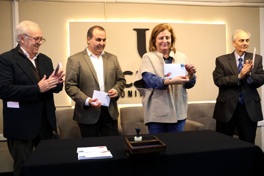 Correo Uruguayo realizó en Punta del Este el lanzamiento de un sello personalizado en conmemoración del vigésimo aniversario de la Facultad de Medicina de la Universidad CLAEH.