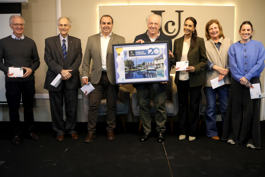 Correo Uruguayo realizó en Punta del Este el lanzamiento de un sello personalizado en conmemoración del vigésimo aniversario de la Facultad de Medicina de la Universidad CLAEH.