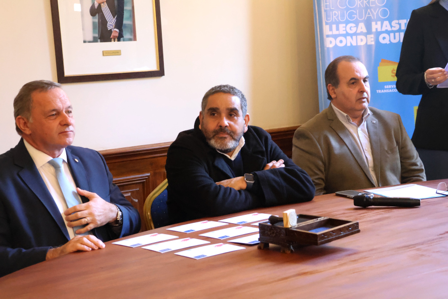 En un acto realizado en la Casa del Partido Nacional, Correo Uruguayo lanzó un sello conmemorativo por los 190 años de vida institucional de dicha fuerza política.