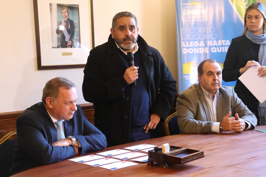 En un acto realizado en la Casa del Partido Nacional, Correo Uruguayo lanzó un sello conmemorativo por los 190 años de vida institucional de dicha fuerza política.
