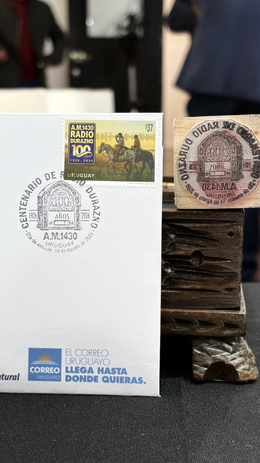 Correo Uruguayo realizó el lanzamiento de un sello conmemorativo por los 100 años de Radio Durazno, una de las primeras emisoras del interior del país, que durante un siglo ha acompañado a generaciones y es parte de la historia y la identidad del departamento de Durazno.
