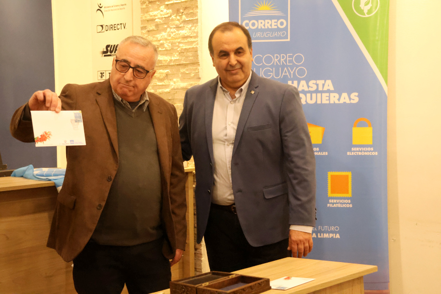 En un sencillo y emotivo acto, Correo Uruguayo lanzó un sello personalizado en homenaje a los Campeones Sudamericanos de Básquetbol.