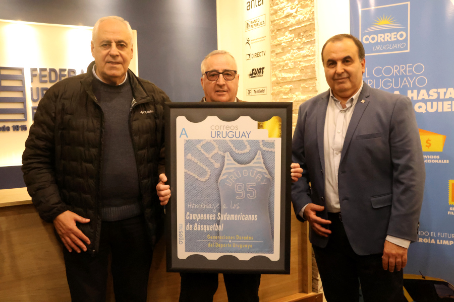 En un sencillo y emotivo acto, Correo Uruguayo lanzó un sello personalizado en homenaje a los Campeones Sudamericanos de Básquetbol.