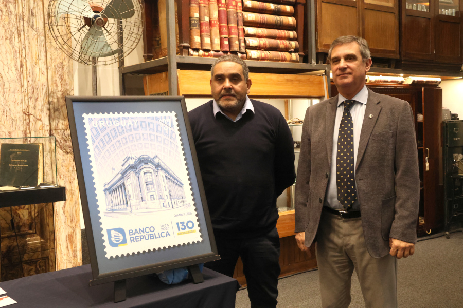 En el marco de la celebración por los 130 años del Banco de la República Oriental del Uruguay, Correo Uruguayo realizó el lanzamiento y puesta en circulación de un sello conmemorativo por dicho acontecimiento.