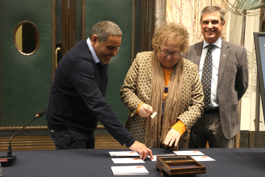 En el marco de la celebración por los 130 años del Banco de la República Oriental del Uruguay, Correo Uruguayo realizó el lanzamiento y puesta en circulación de un sello conmemorativo por dicho acontecimiento.