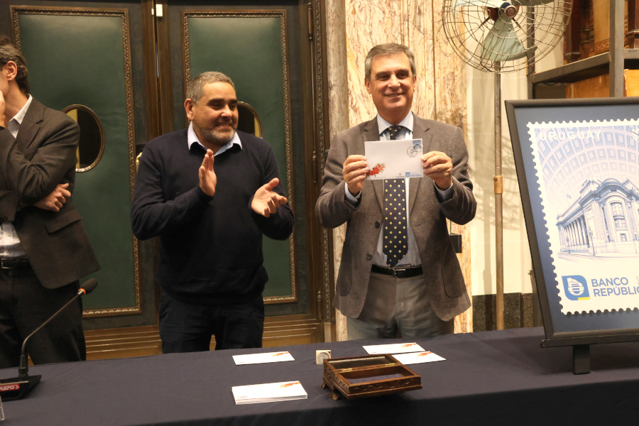 En el marco de la celebración por los 130 años del Banco de la República Oriental del Uruguay, Correo Uruguayo realizó el lanzamiento y puesta en circulación de un sello conmemorativo por dicho acontecimiento.