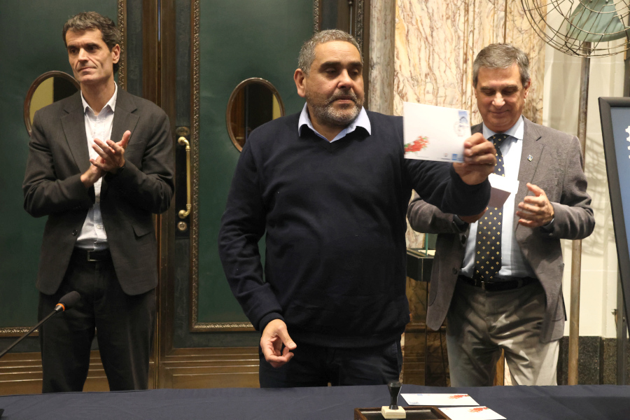 En el marco de la celebración por los 130 años del Banco de la República Oriental del Uruguay, Correo Uruguayo realizó el lanzamiento y puesta en circulación de un sello conmemorativo por dicho acontecimiento.