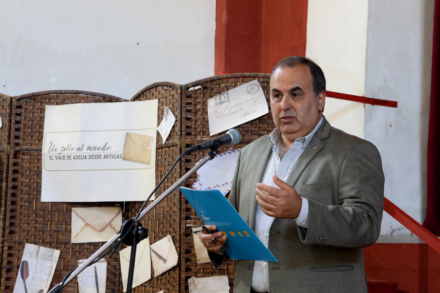 En la Sociedad Española del departamento de Artigas Correo Uruguayo realizó la presentación del sello en homenaje a la maestra artiguense Adelia Silva.