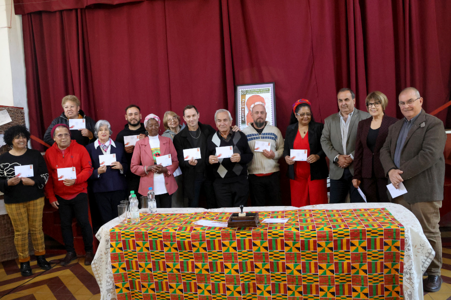 En la Sociedad Española del departamento de Artigas Correo Uruguayo realizó la presentación del sello en homenaje a la maestra artiguense Adelia Silva.
