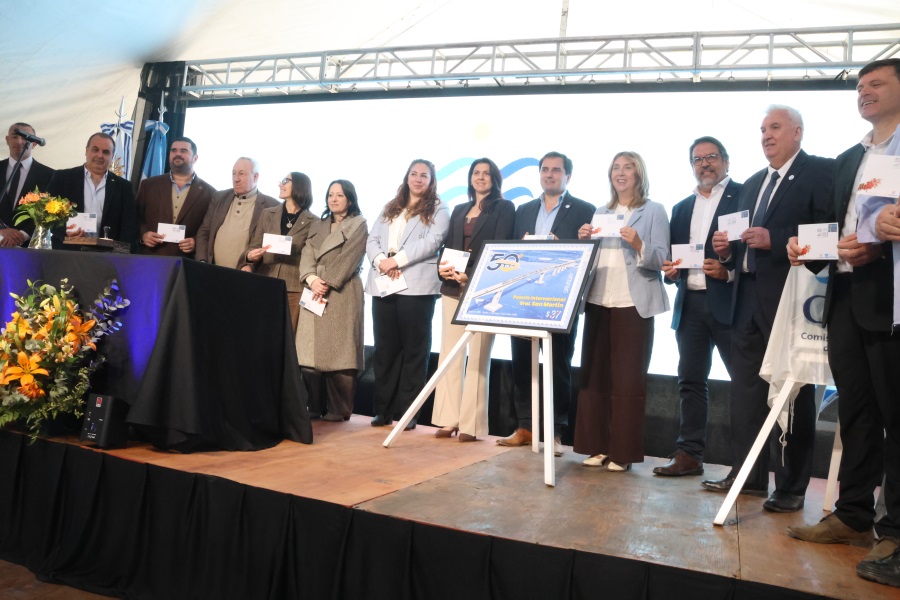 En el departamento de Río Negro, Correo Uruguayo realizó el lanzamiento de un sello conmemorativo alusivo al quincuagésimo aniversario del Puente Internacional Libertador General San Martín.