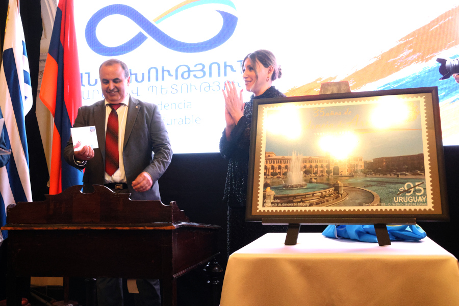 En el marco de los festejos por el 35.º aniversario de la República de Armenia, Correo Uruguayo realizó el lanzamiento de un sello conmemorativo por dicha celebración.