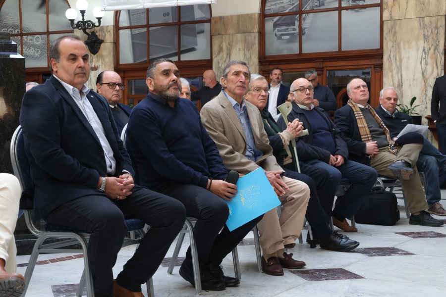 En un acto realizado en el hall del Palacio de Correos Correo Uruguayo realizó el lanzamiento de una Hoja Filatélica conmemorativa por el centenario del Club Filatélico del Uruguay