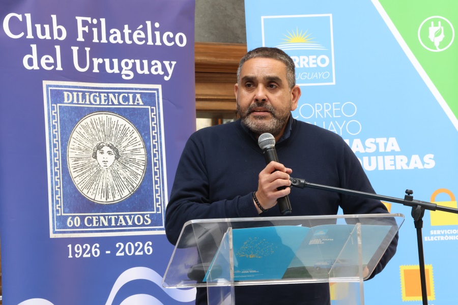 En un acto realizado en el hall del Palacio de Correos Correo Uruguayo realizó el lanzamiento de una Hoja Filatélica conmemorativa por el centenario del Club Filatélico del Uruguay