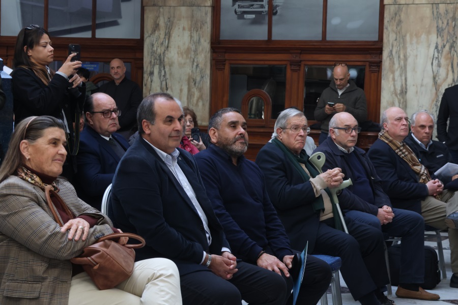 En un acto realizado en el hall del Palacio de Correos Correo Uruguayo realizó el lanzamiento de una Hoja Filatélica conmemorativa por el centenario del Club Filatélico del Uruguay