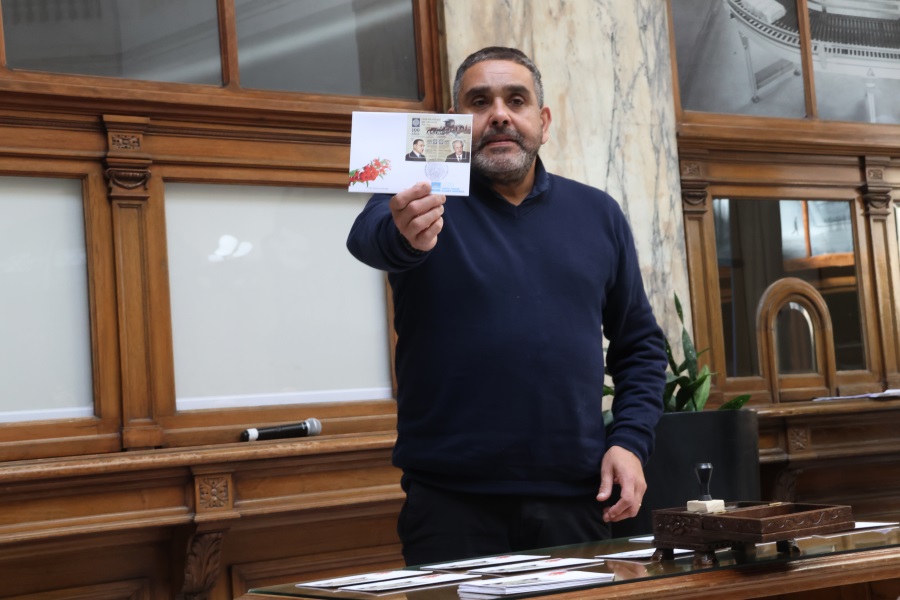 En un acto realizado en el hall del Palacio de Correos Correo Uruguayo realizó el lanzamiento de una Hoja Filatélica conmemorativa por el centenario del Club Filatélico del Uruguay