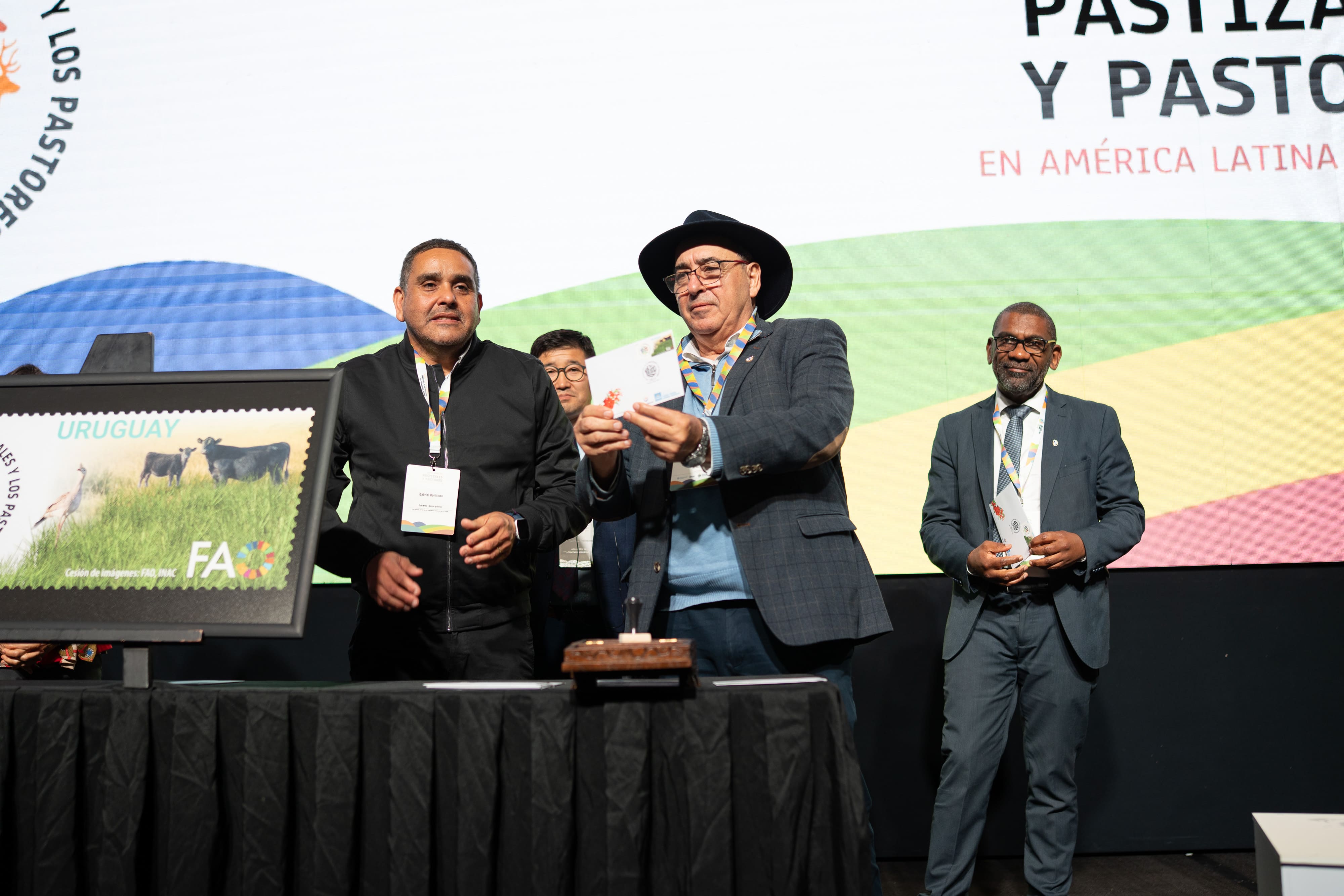 En la ciudad de Punta del Este Correo Uruguayo realizó el lanzamiento del sello conmemorativo del Año Internacional de los Pastizales y los Pastores.