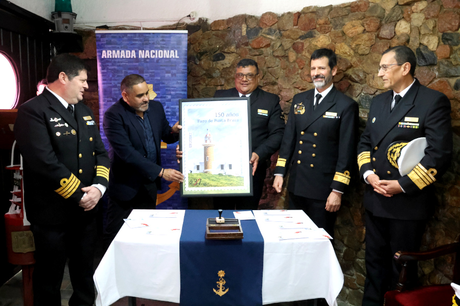 En un acto realizado en el Faro de Punta Brava, en la costa del barrio montevideano de Punta Carretas, Correo Uruguayo presentó el sello conmemorativo que celebra los 150 años de tan importante señal de tráfico marítimo, fundamental para la seguridad de la navegación en el Río de la Plata.