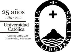 Logo de la Universidad Católica de Uruguay en blanco y negro.