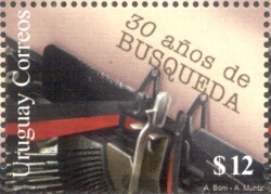 Máquina de escribir que en una hoja digita: 