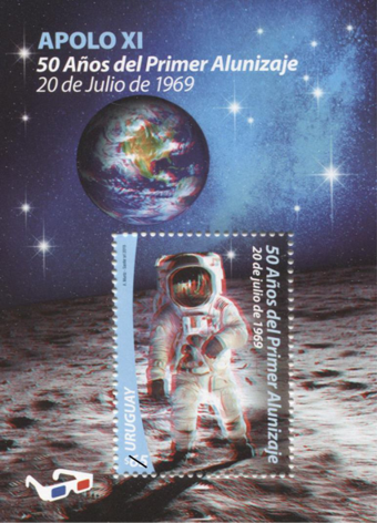 Astronauta sobre la superficie lunar, con la Tierra a sus espaldas.