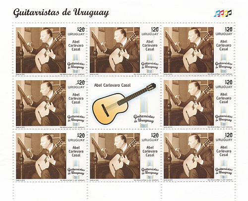 Foto de Abel Carlevaro Casal tocando la guitarra