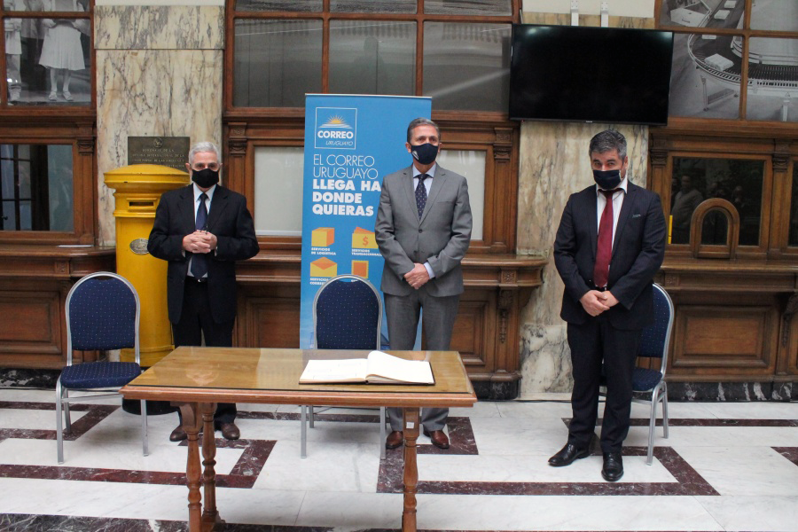 Presidente y Vicepresidente de la ANC junto al Director de DINATEL