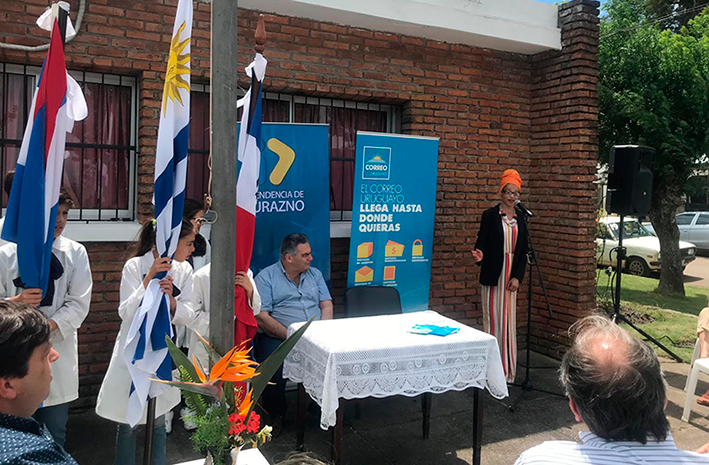 Intendente de Durazno y presidenta de Correo Uruguayo durante la inauguración.