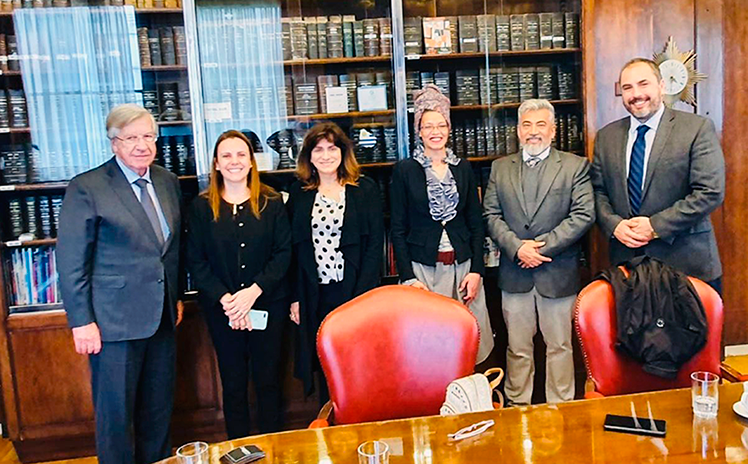 Autoridades del MEF, Upaep y Correo Uruguayo