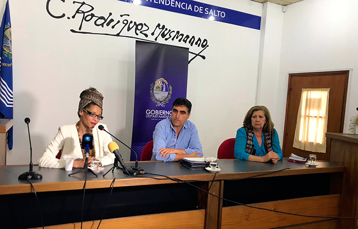 Autoridades presentes en el lanzamiento.