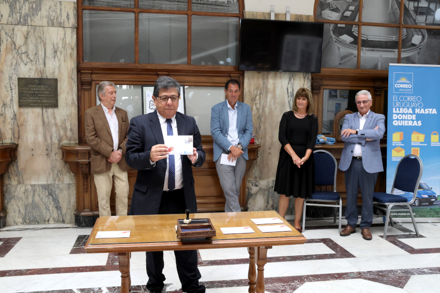 En el marco de los festejos por la vigésima edición del Gran Premio del Uruguay “19 Capitales” Histórico, Correo Uruguayo realizó el lanzamiento de un sello personalizado en conmemoración de dicho acontecimiento.