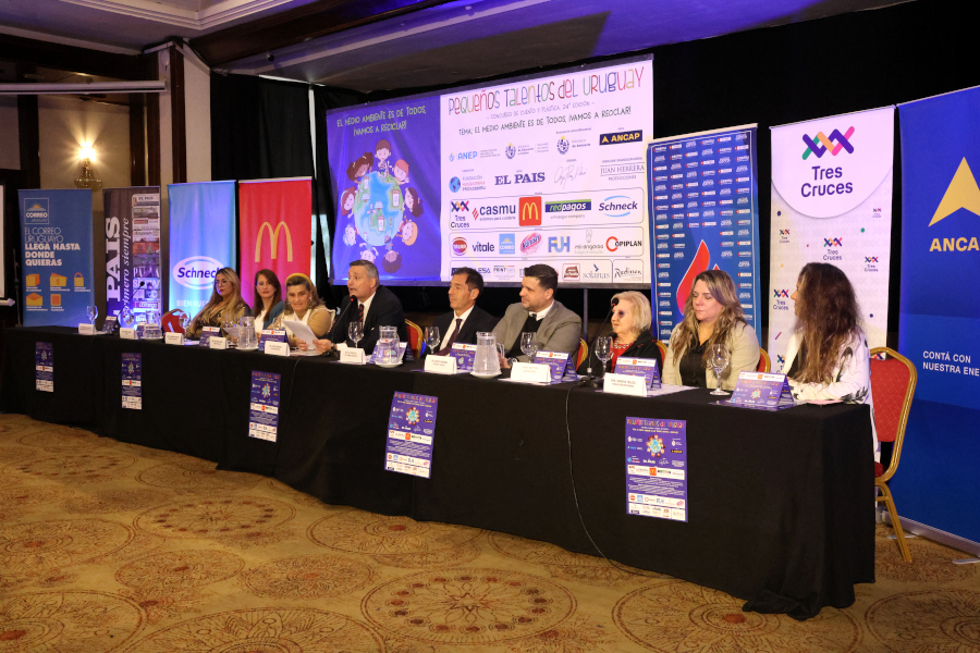 Autoridades presentes en el lanzamiento oficial del Concurso Nacional de Cuento y Plástica “Pequeños Talentos del Uruguay”