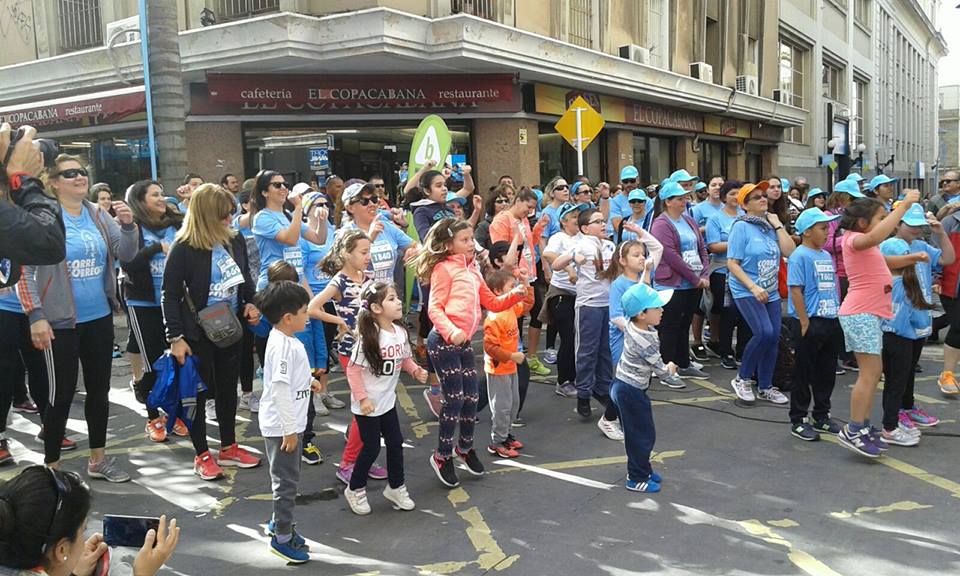 Niños asistentes a la carrera