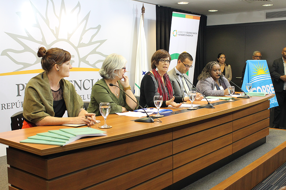 Ministra Marina Arismendi y autoridades presentes.