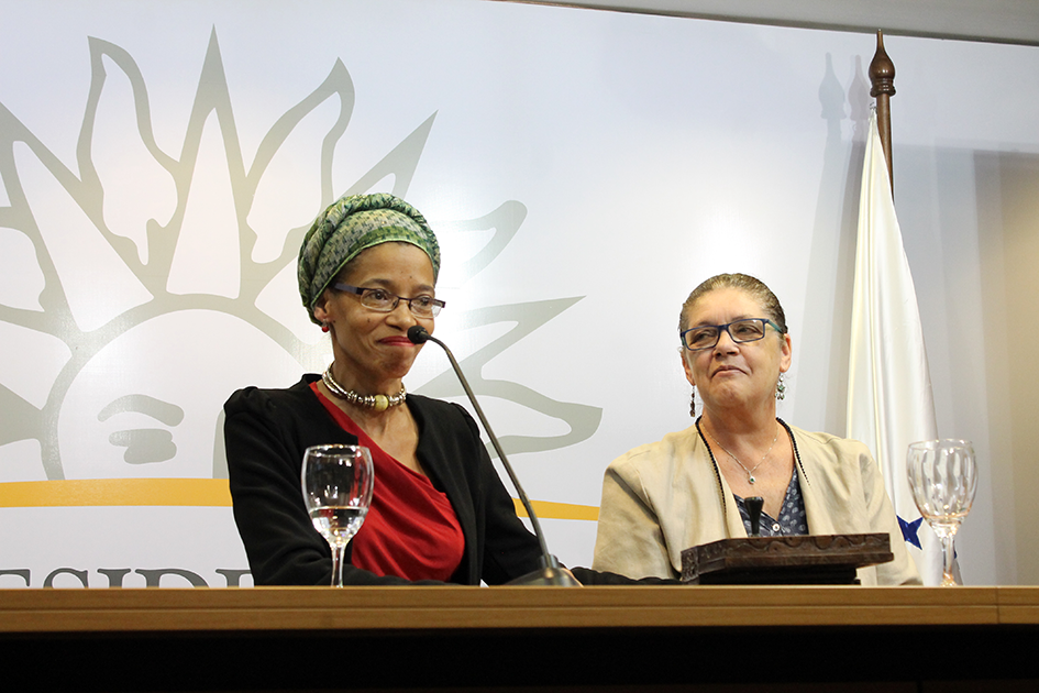 Presidenta de Correo Uruguayo, Solange Moreira, y vicepresidenta Giannella Viñoly.