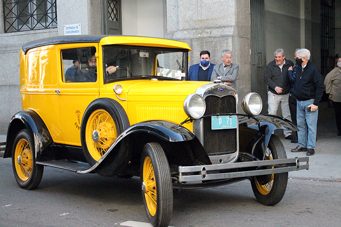 Modelo Ford A en Casa Central de Correo Uruguayo