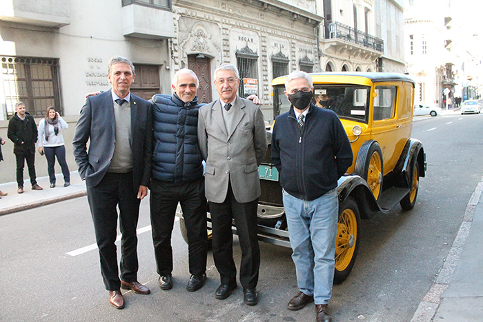 El Directorio de Correo Uruguayo recibió el vehículo modelo Ford A, propiedad de la empresa postal pública, que se encontraba a préstamo en la sede del Museo del Automóvil Club del Uruguay en Punta del Este.