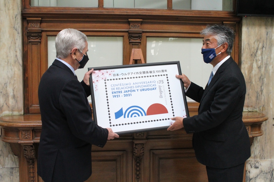 Embajador de Japón y Vicepresidente de Correo Uruguayo